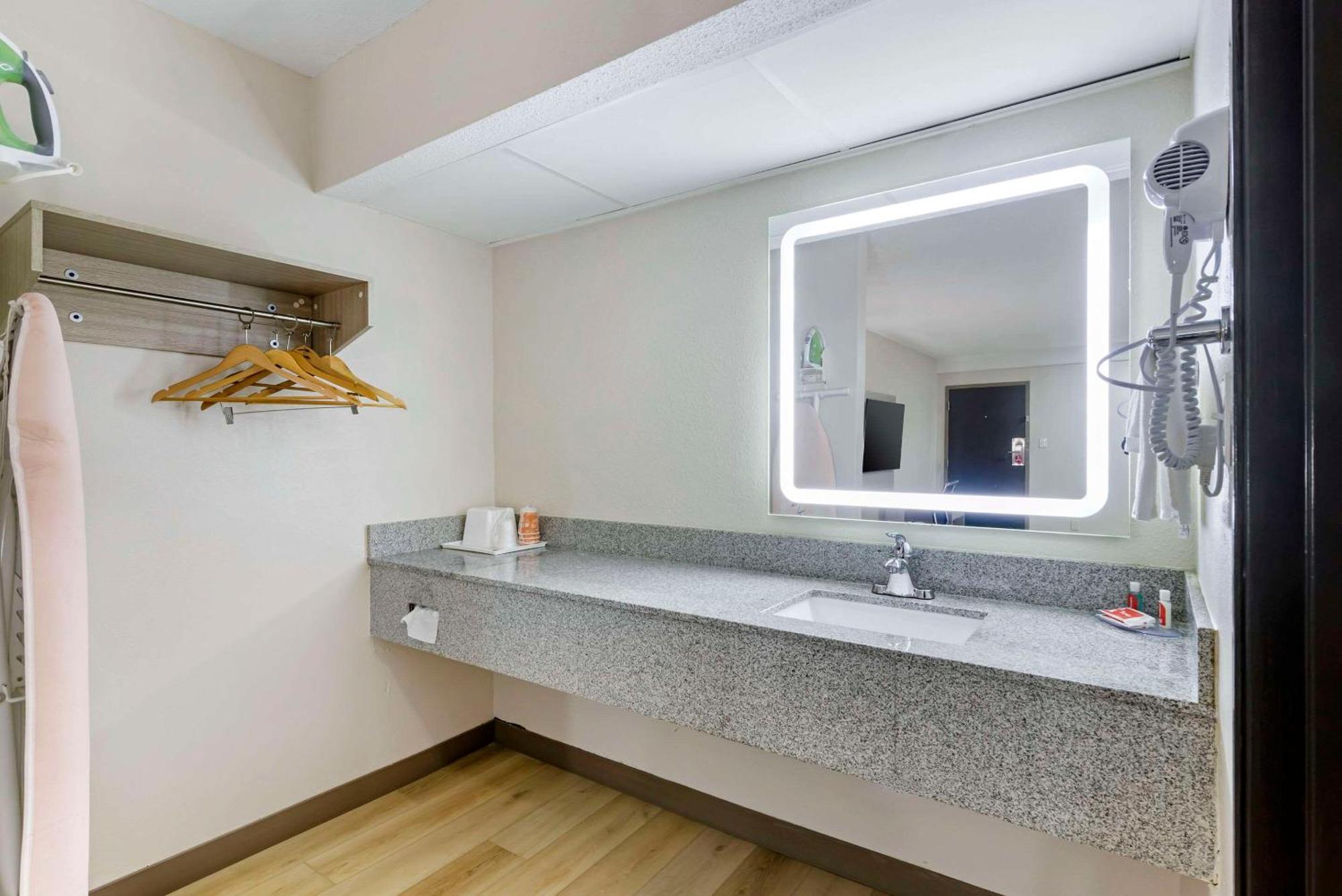 Econo Lodge Augusta, Downtown Екстер'єр фото